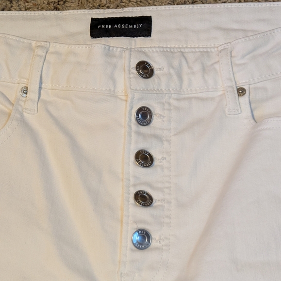 Free Assembly Women's Essential Slimming Jeans Button Fly SZ 16 - Picture 6 of 13